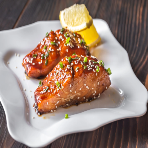 Teriyaki-Lachs mit Honig, Mirin und Sojasauce