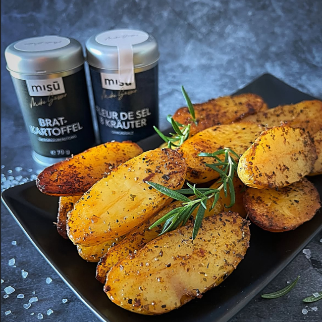 Knusprige Ofenkartoffeln mit Paprika und Rosmarin