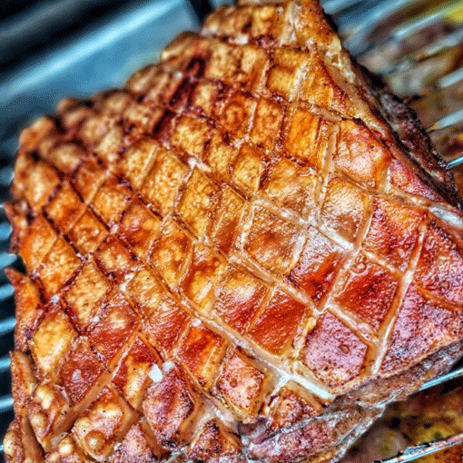 Krustenbraten aus Schweinebauch vom Grill