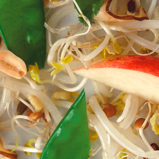 Sprossensalat mit Birne und Ingwer-Soja-Marinade