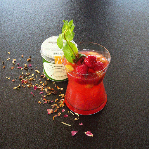Apfel-Himbeer-Sangria mit Glühweingewürz