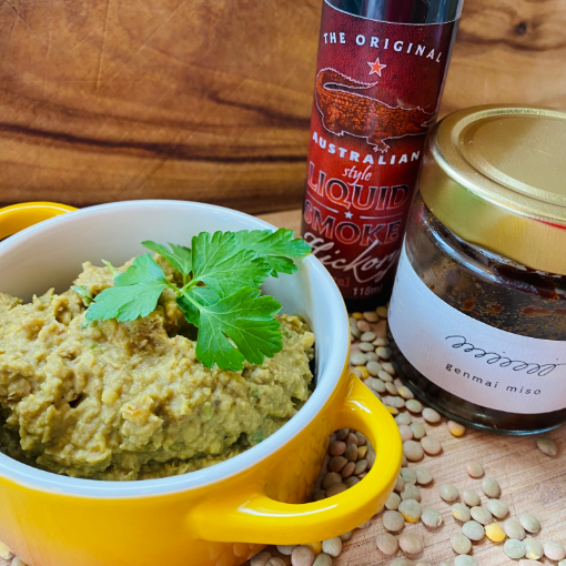Rauchiger Linsendip mit Miso und Petersilie