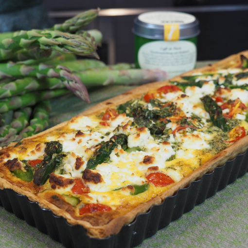 Quiche mit grünem Spargel, Ziegenkäse und Café de Paris