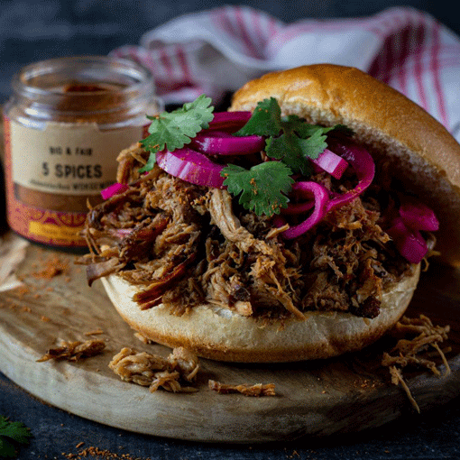 Peking Pulled Pork mit 5-Spices-Gewürz und Ananassaft