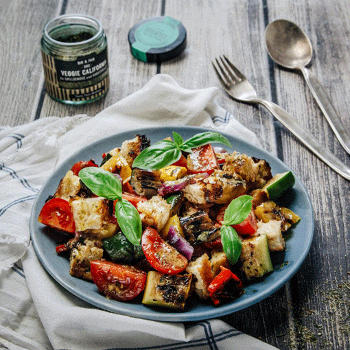 Gegrillter Brot-Gemüsesalat mit Veggie California