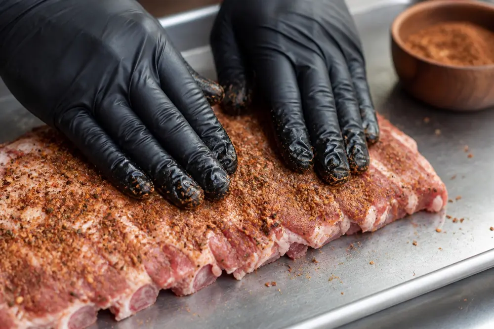 Rub, Marinade oder Sauce: Was kommt wann ans Grillgut?