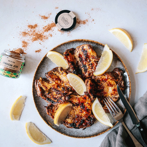 Gegrilltes Joghurt-Tamarinden-Hähnchen mit Jamaican Jerk