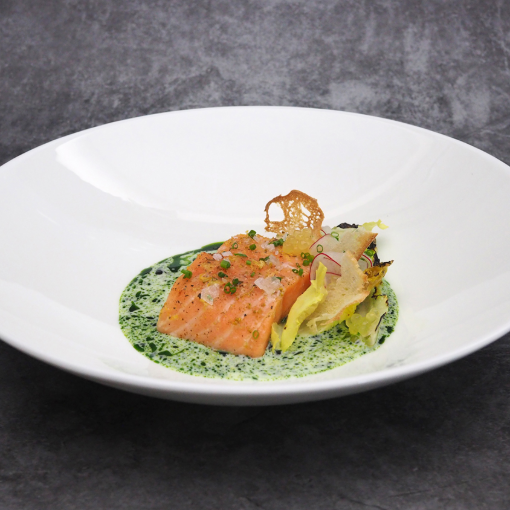 Lachsforelle von der Zedernholzplanke mit Silvaner-Sauce