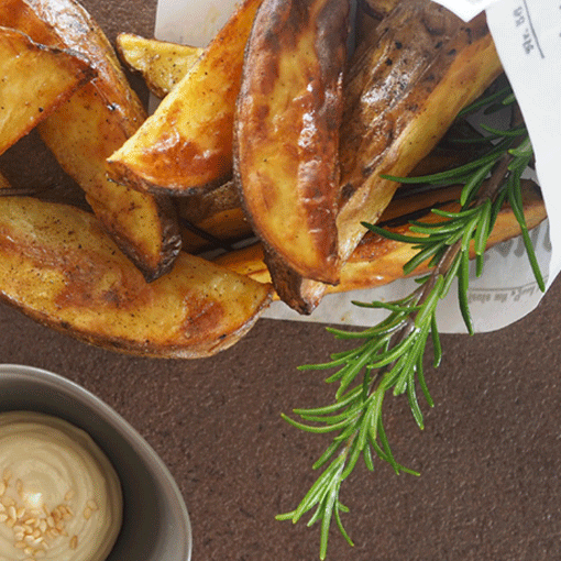 Kartoffel-Wedges mit Sesam-Mayonnaise
