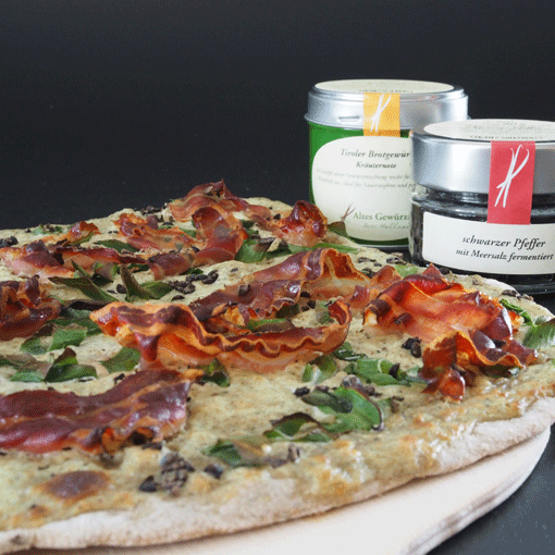 Speck-Flammkuchen mit Tiroler Brotgewürz