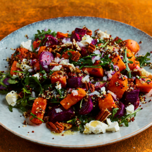 Süßkartoffel-Quinoa-Salat mit Feta und Pekannüssen