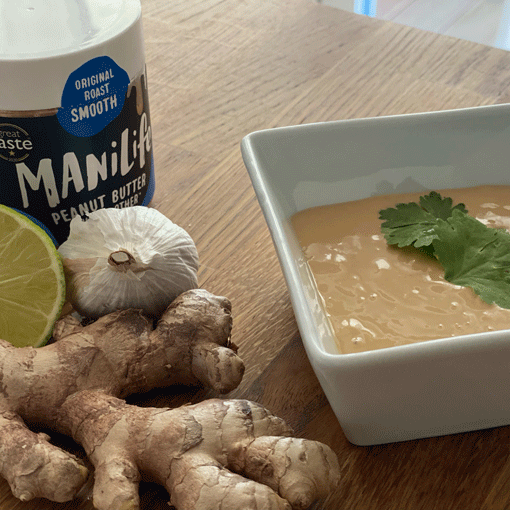 Erdnusssauce mit Ingwer, Limette und Sojasauce