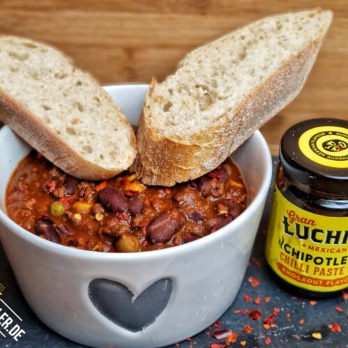 Chili con Carne aus dem Dutch Oven mit Chipotle