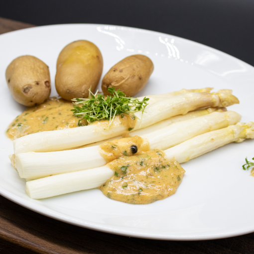 Spargel aus dem Brick mit Sauce Béarnaise und Kartoffeln