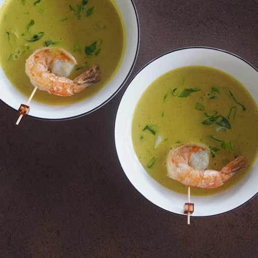 Kokosmilchsuppe mit Riesengarnelen und Kurkuma