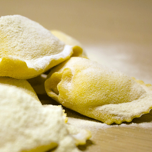 Blunzentaschen mit Biervinaigrette und Schnittlauch