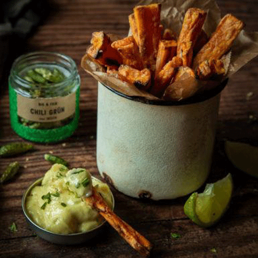 Süßkartoffelpommes mit Limetten-Chili-Aioli