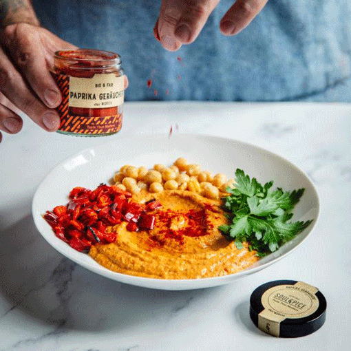 Ger-ucherter-Paprika-Hummus_ButcherGrannys